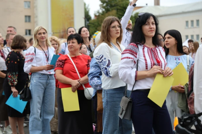 Із нагоди 940-річчя міста Луцька учасники флешмобу створили цифру 940