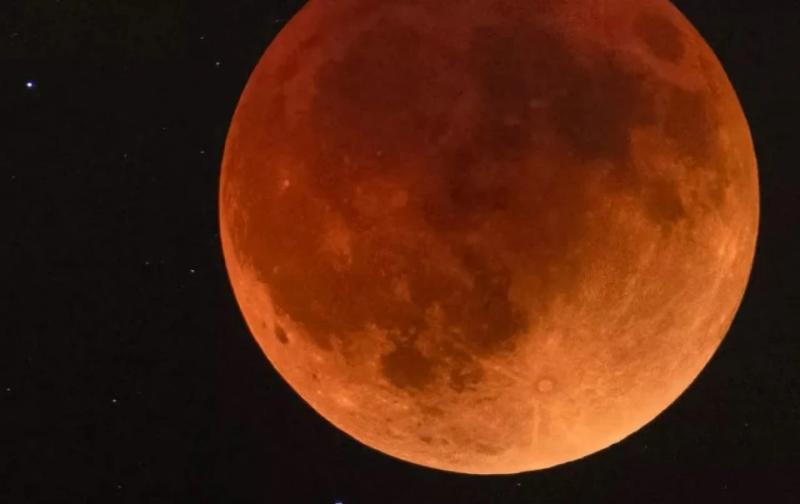 "Кривавий Місяць": о котрій українці побачать повне місячне затемнення у ніч на 8 вересня