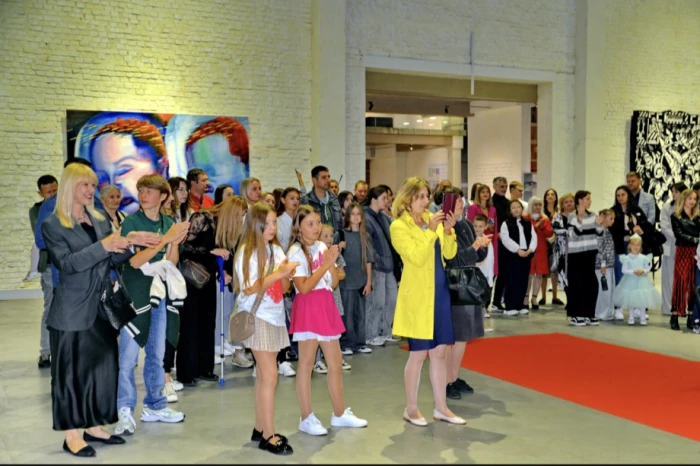 Маленькі зірки великого екрану: у Луцьку відбулася премʼєра дитячого кіножурналу «Байки»