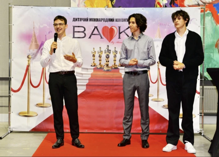 Маленькі зірки великого екрану: у Луцьку відбулася премʼєра дитячого кіножурналу «Байки»