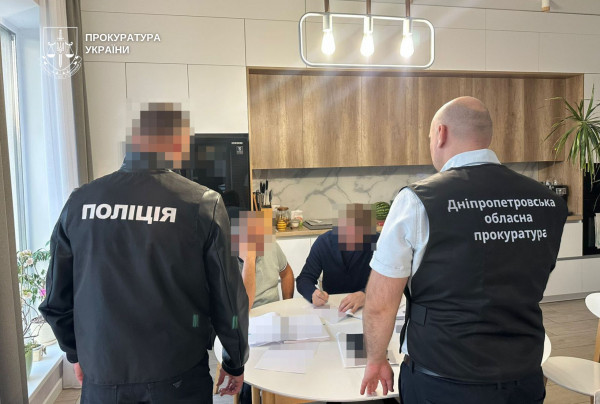 Мільйонні збитки на комунальних послугах для закладів освіти та ремонтах каналізації: викрито посадовців Дніпровської міськради та підрядників