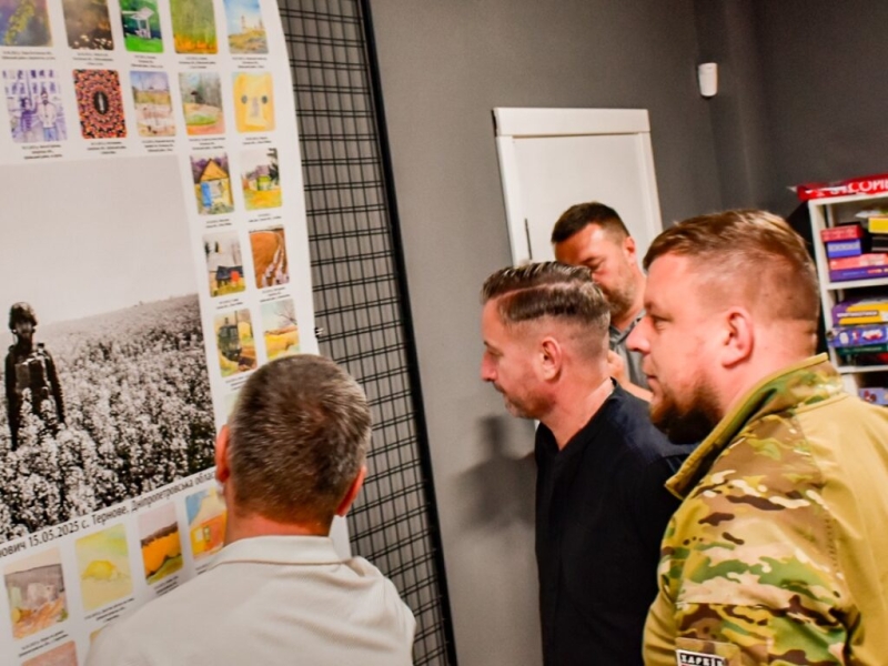 Мистецтво, народжене на передовій: на виставці-ярмарку «ПОШУК – 2025» представили роботи нацгварційців із Полтавщини
