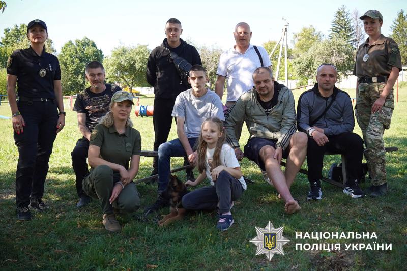 На Полтавщині поранених рятувальників та нацгвардійців реабілітують за допомогою каністерапії