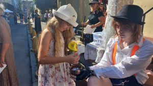 На Поштовій у Рівному - концерт, картини і допомога захисникам (ФОТО)