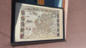 На Поштовій у Рівному - концерт, картини і допомога захисникам (ФОТО)