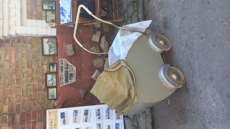 На Поштовій у Рівному - концерт, картини і допомога захисникам (ФОТО)