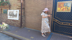 На Поштовій у Рівному - концерт, картини і допомога захисникам (ФОТО)