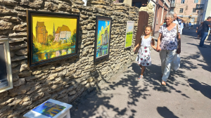 На Поштовій у Рівному - концерт, картини і допомога захисникам (ФОТО)