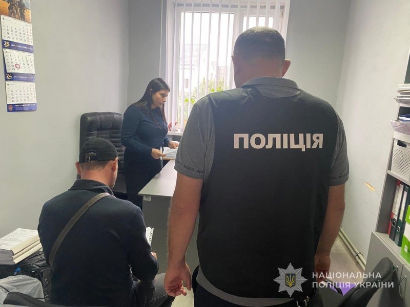 На Сумщині поліцейські повідомили про підозру підприємцю у наданні неправомірної вигоди службовій особі
