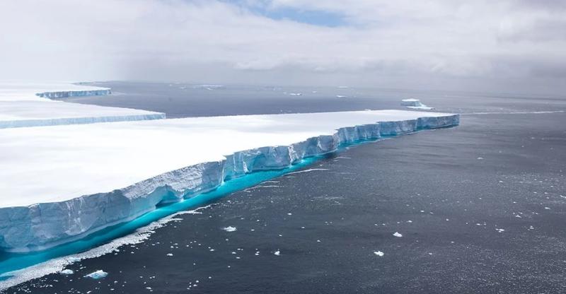 Найбільший у світі айсберг розколовся: що про це кажуть науковці