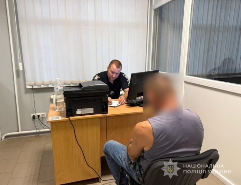 Поліцейські викрили охтирчанина, який облаштував у своєму будинку наркопритон