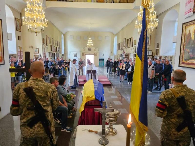 Полтавська громада провела в останню дорогу захисницю України