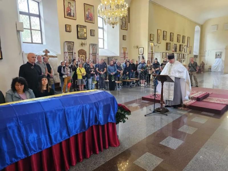Полтавська громада провела в останню дорогу захисницю України