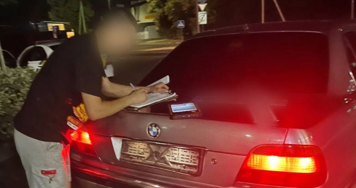 Потрійне порушення: у Луцьку підліток їздив напідпитку на авто без номерів