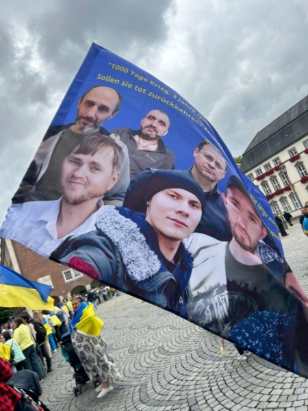 «Повернутися можна, але куди?»: Як живеться в Німеччині військовому з Маріуполя після російського полону