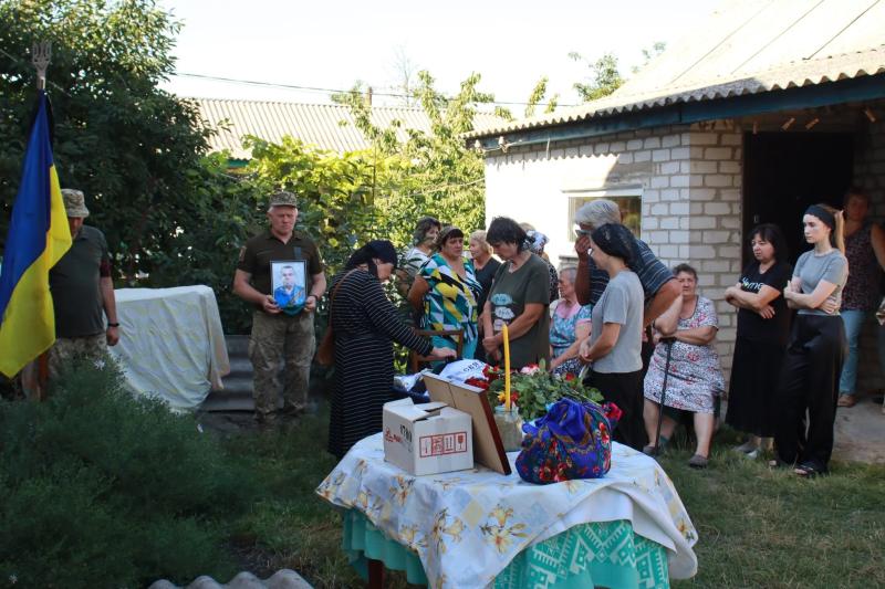 Решетилівська громада попрощалася із Захисником України — Олександром Колотієм