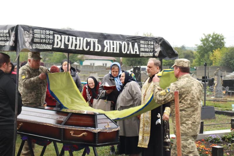 Решетилівська громада провела в останню путь загиблого Захисника України Романа Косовського