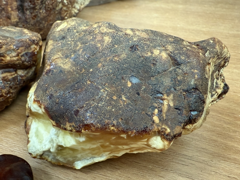 Рівнянин вирішив поштою розіслати бурштин по всьому світу (ФОТО)