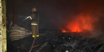 Рятівники показали ліквідацію наслідків атаки безпілотників на Дніпро