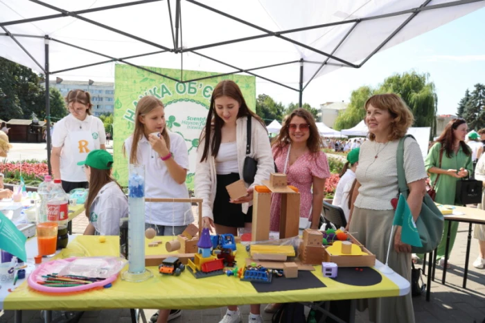 Робототехніка, дрони та досліди: у Луцьку – XІ Наукові пікніки. ФОТО