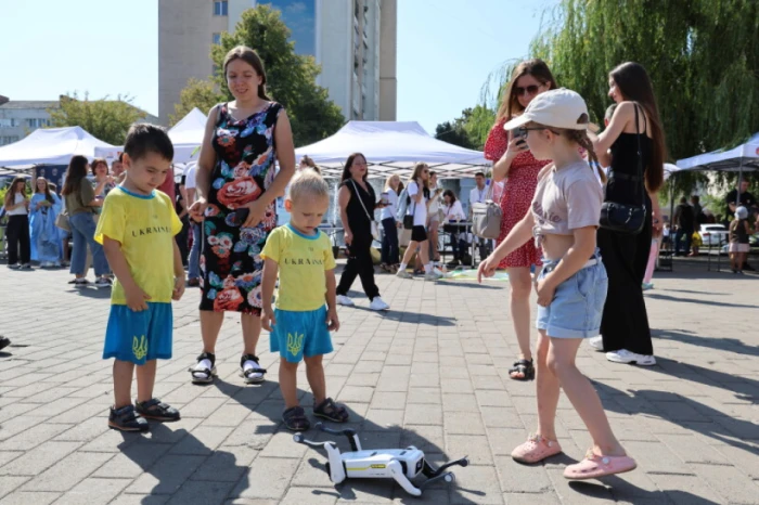 Робототехніка, дрони та досліди: у Луцьку – XІ Наукові пікніки. ФОТО