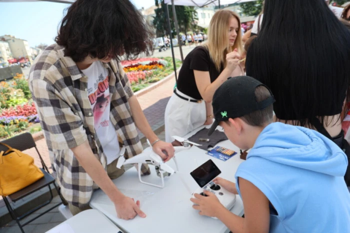 Робототехніка, дрони та досліди: у Луцьку – XІ Наукові пікніки. ФОТО