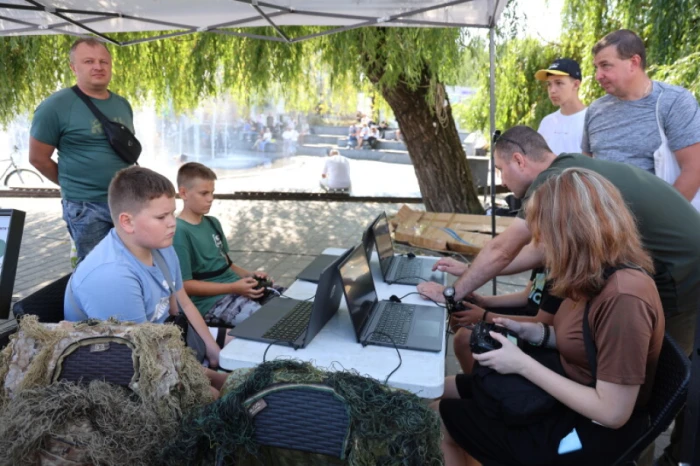 Робототехніка, дрони та досліди: у Луцьку – XІ Наукові пікніки. ФОТО