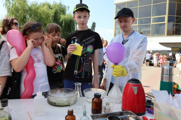 Робототехніка, дрони та досліди: у Луцьку – XІ Наукові пікніки. ФОТО