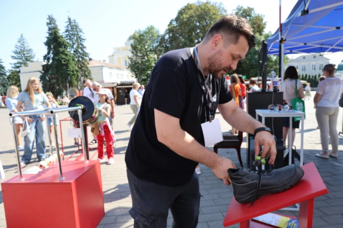 Робототехніка, дрони та досліди: у Луцьку – XІ Наукові пікніки. ФОТО