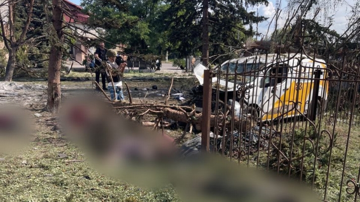 Росіяни скинули авіабомбу на мешканців Донеччини у черзі за пенсією: загинули 24 людини