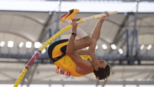 Швед Дюплантіс встановив новий світовий рекорд у стрибках з жердиною