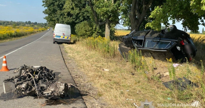 У Луцькому районі автомобіль Audi врізався в дерево