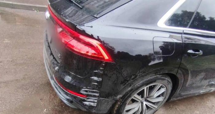 У Луцьку водій Audi в’їхав у паркан та бетонну стіну під час маневрування