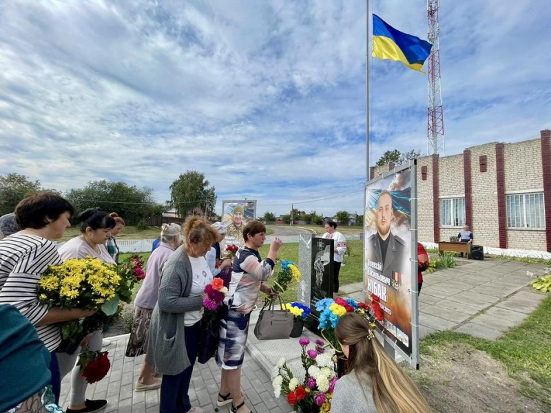 У Мутині на Кролевеччині відкрили алею памʼяті та слави