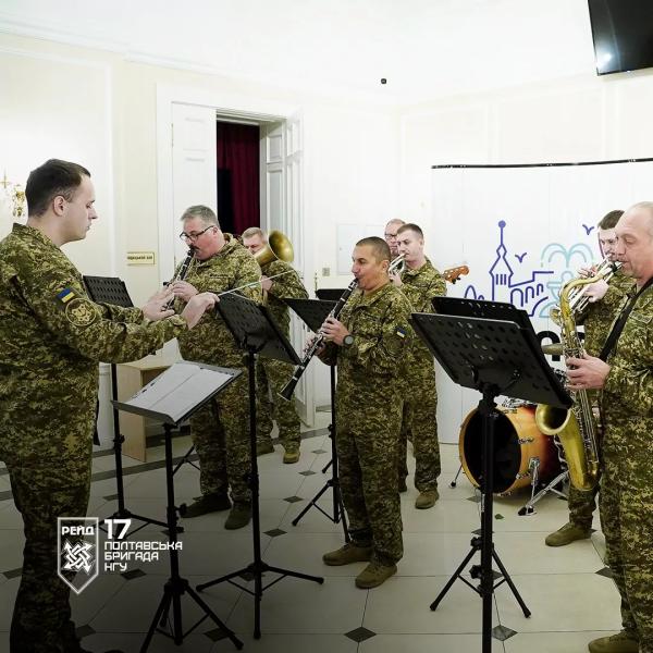 У Полтаві презентували виставку «Маршрут незламності» з нагоди Дня туризму від полтавських нацгвардійців