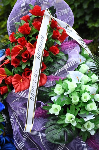 У Сенчанській громаді відбулося прощання з полеглим Захисником України Богданом Сезоненком