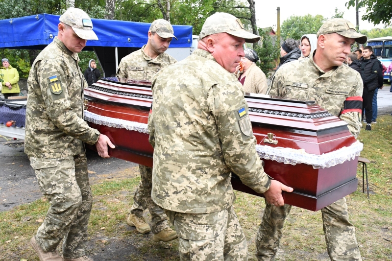 У Сенчанській громаді відбулося прощання з полеглим Захисником України Богданом Сезоненком