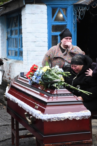 У Сенчанській громаді відбулося прощання з полеглим Захисником України Богданом Сезоненком