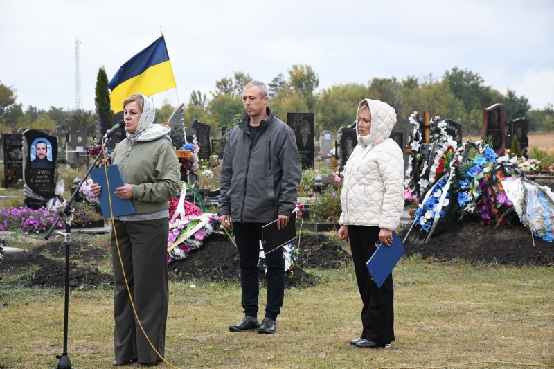 У Сенчанській громаді відбулося прощання з полеглим Захисником України Богданом Сезоненком