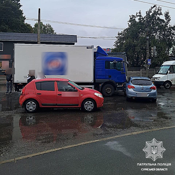 У Сумах водій, позбавлений прав, влаштував потрійну ДТП