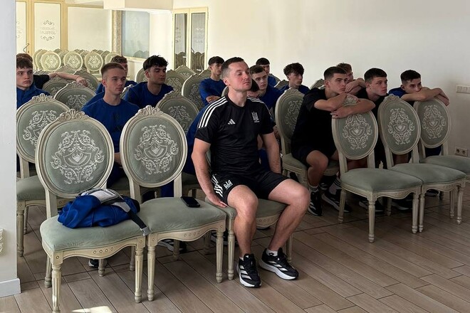 ВІДЕО. Україна U-19 провела фотосесію перед стартом ЧЄ-2025 з футзалу