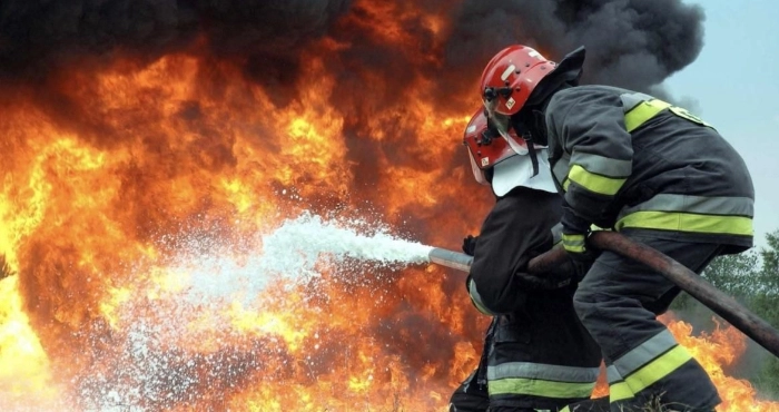 Вогнеборці Луцька приборкали пожежу у господарській споруді в Боратині