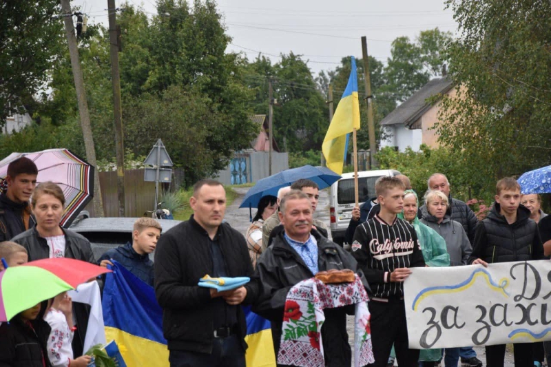 З півторарічного російського полону повернувся у рідне село воїн з Рівненщини