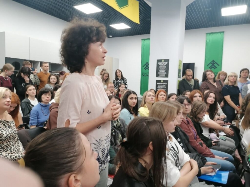 “Зараз пишеться нова література, інтонаційно інша, із неї зникла котляревщина”: у “Хартія-хаб” у Полтаві відбулася зустріч із Сергієм Жаданом