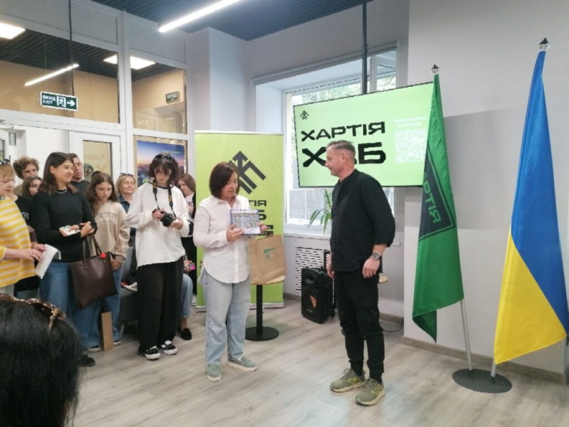 “Зараз пишеться нова література, інтонаційно інша, із неї зникла котляревщина”: у “Хартія-хаб” у Полтаві відбулася зустріч із Сергієм Жаданом