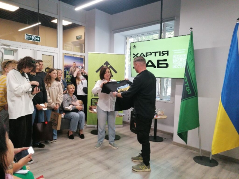 “Зараз пишеться нова література, інтонаційно інша, із неї зникла котляревщина”: у “Хартія-хаб” у Полтаві відбулася зустріч із Сергієм Жаданом