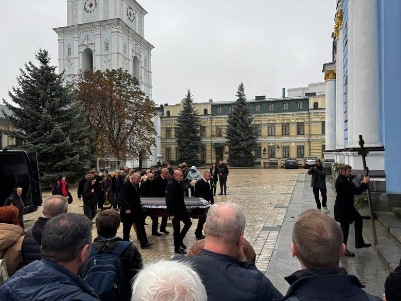 Київ попрощався з журналістом-розслідувачем Олексою Шалайським (фото)