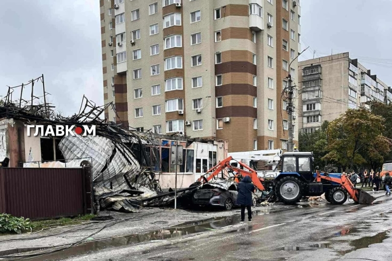 Удар по Київщині: у Броварах пошкоджено житлові будинки, магазин та автівки (фото)