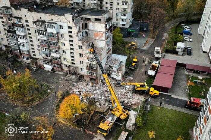 У Хмельницькому завершили розбір завалів після вибуху у багатоповерхівці: загинули люди