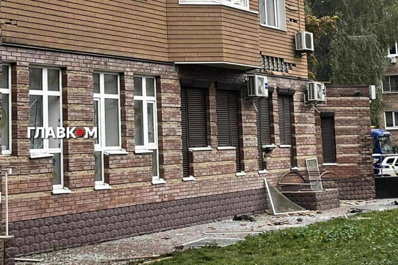 Удар по Київщині: у Броварах пошкоджено житлові будинки, магазин та автівки (фото)